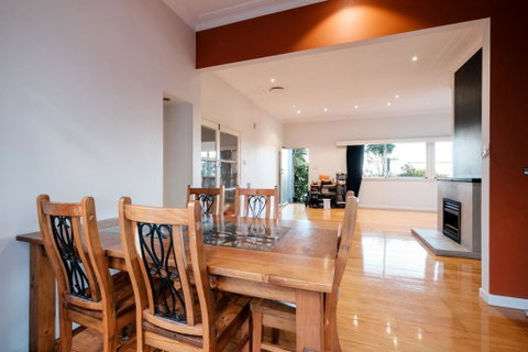 Central Location Stylish Comfortable House - Accommodation New Zealand 1