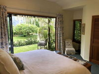 Central Wanaka  lake  mtn views  well appointed
