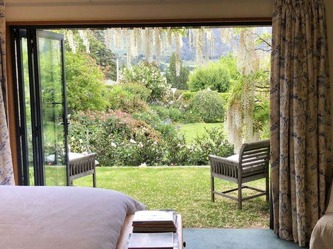 Central Wanaka | Lake & Mtn Views | Well Appointed - Accommodation New Zealand 1