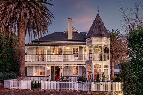 Charlemagne Lodge - Accommodation New Zealand 0