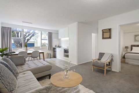Charming Herne Bay, 1 Minute To Bus Stop - Accommodation New Zealand 0