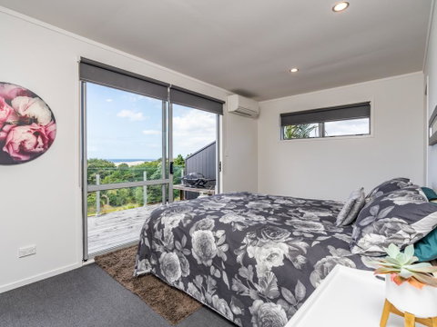 Cheviot's Hideaway - Mangawhai Heads Holiday Home - Accommodation New Zealand 1