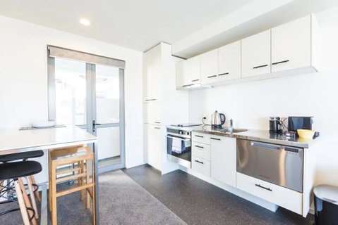 Chic 1 Bedroom Apartment In Ponsonby - Accommodation New Zealand 2