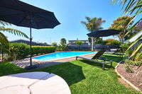 Cobblestone Court Motel