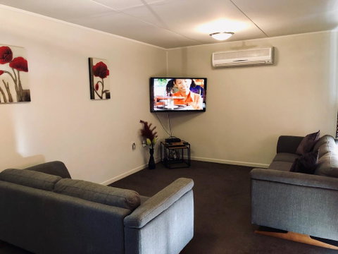 Comfortable & Close To Town - Accommodation New Zealand 1