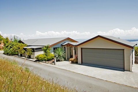 Commodore Holiday Home - Accommodation New Zealand 1