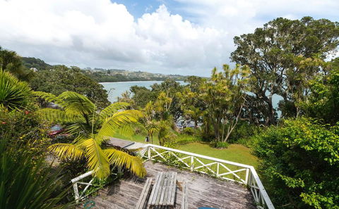 Coopers Beach Kiwi Bach - Beachfront Holiday Home - Accommodation New Zealand 1