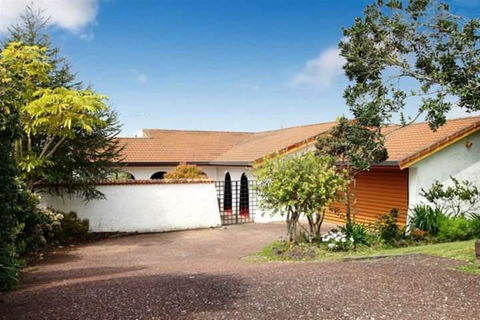 Cosy Retro Cutie - Accommodation New Zealand 0