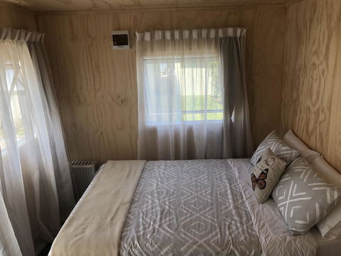 Cosy Sleepout In The Heart Of Motueka - Accommodation New Zealand 1