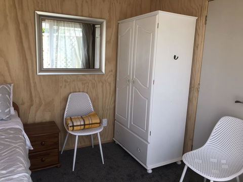 Cosy Sleepout In The Heart Of Motueka - Accommodation New Zealand 2