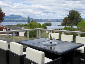 Cosy Stay - Acacia Bay Holiday Home