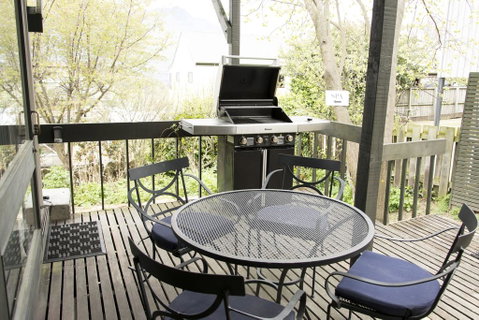 Cosy: Shared Spa Pool And Walk To Town - Accommodation New Zealand 3