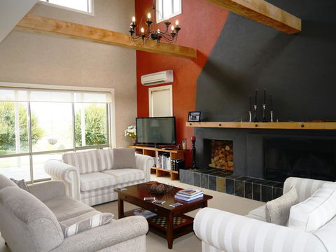Country Lodge Kinloch - Accommodation New Zealand 1