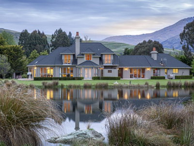 Country Manor On Domain
