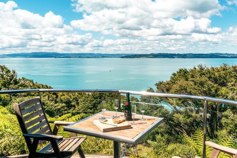 CrossTrees Chalet - Seaviews - Waiheke Island Holiday Unit - Accommodation New Zealand 2