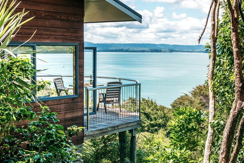 CrossTrees Chalet - Seaviews - Waiheke Island Holiday Unit - Accommodation New Zealand 0