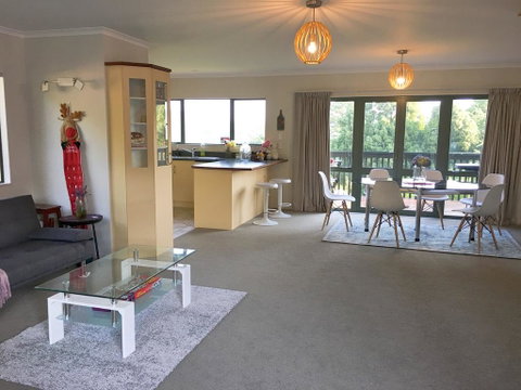 Cul-de-sac Home - Accommodation New Zealand 1