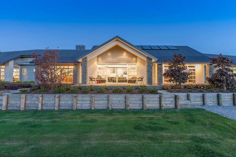 De Preaux Lodge - Accommodation New Zealand 0