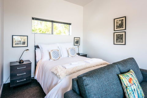 Delamore Cove - Manuka /You've Got It Maid - Accommodation New Zealand 3