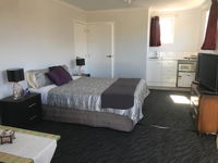 DELBROOK POINT COZY-STUDIO
