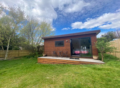 Delightful Lake Hawea Cabin With Mountain Views