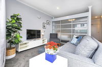 Deluxe Princes Wharf Apt l FREE WIFI  AIRCON