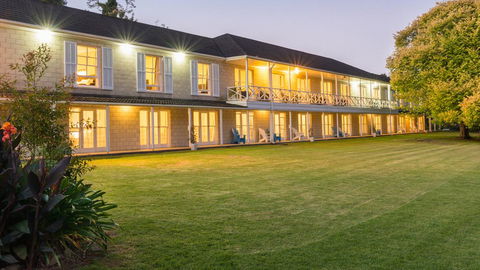 Discovery Settlers Hotel - Accommodation New Zealand 0