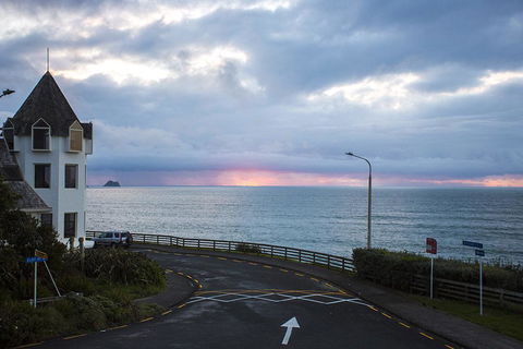 DOLLY KIWI ICONIC BACH IN PRIME LOCATION - Accommodation New Zealand 0