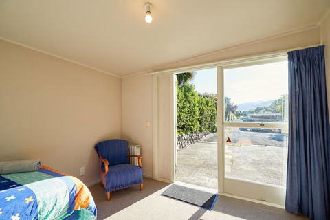 Dolphin Lodge - Accommodation New Zealand 2