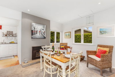Dove Cottage - Waikanae Beach Holiday Home