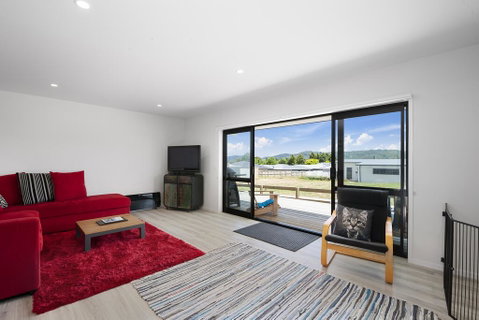 Dragonfly's Rest - Kinloch Holiday Home - Accommodation New Zealand 2