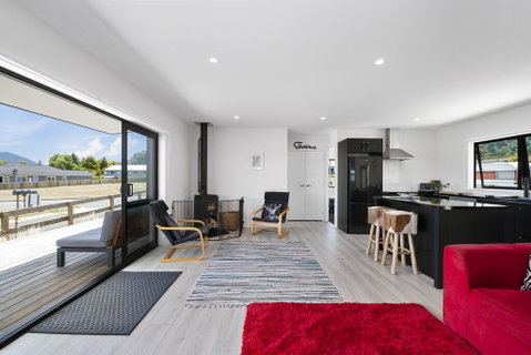 Dragonfly's Rest - Kinloch Holiday Home - Accommodation New Zealand 1