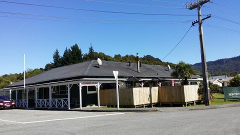 Dunollie Hotel - Accommodation New Zealand 1