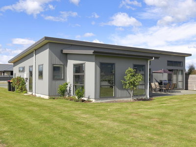 Dusky Edge Retreat - Te Anau Holiday Home