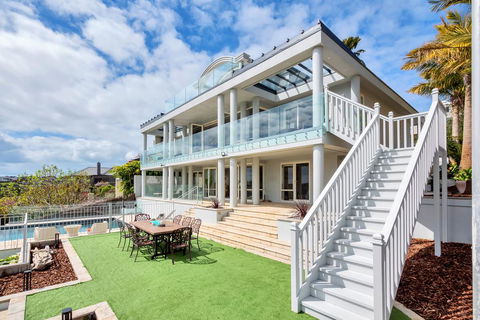 Elegant Orakei 4BR Mansion - Accommodation New Zealand 0