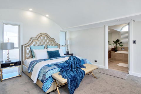 Elegant Orakei 4BR Mansion - Accommodation New Zealand 3