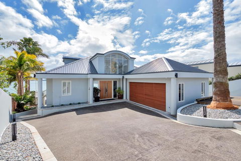 Elegant Orakei 4BR Mansion - Accommodation New Zealand 2