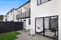 Entire Modern 3-bedroom House near City
