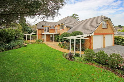 EXECUTIVE House With 1300sq Garden, Near SHOPPING - Accommodation New Zealand 1