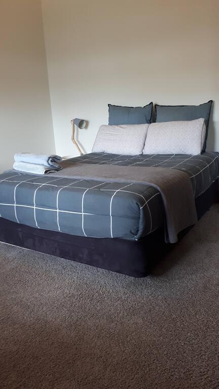 Falcon St - Accommodation New Zealand 0