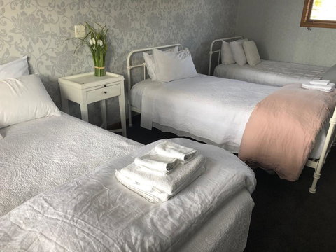 Family Home On Mahoe - Accommodation New Zealand 3