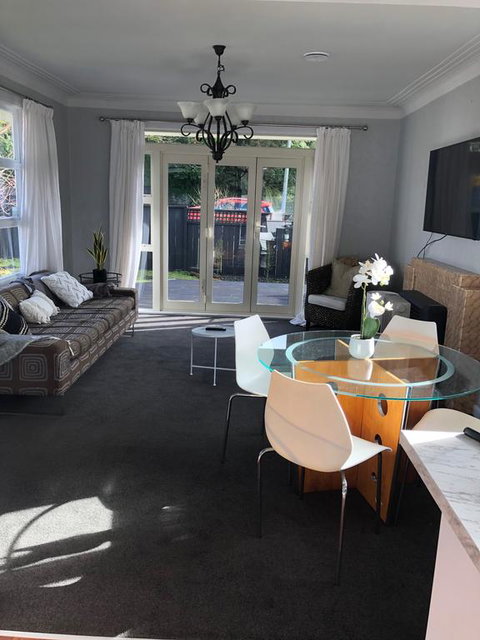 Family Home On Mahoe - Accommodation New Zealand 1