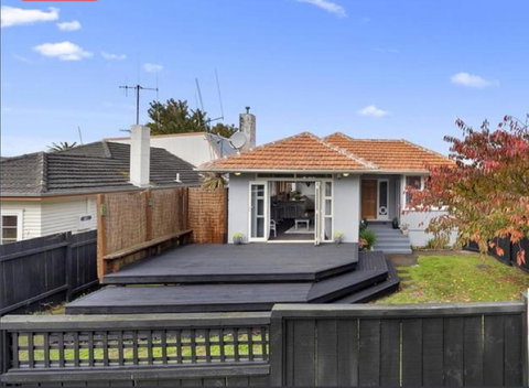 Family Home On Mahoe - Accommodation New Zealand 0