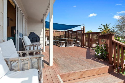 Fishing Base By The Sea - Accommodation New Zealand 3