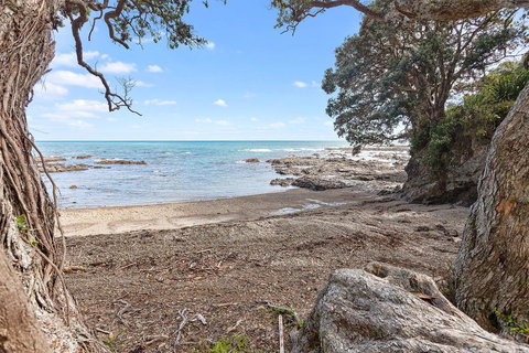 Fishing Base By The Sea - Accommodation New Zealand 1