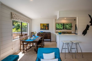 Franks Treehouse - Waiheke Holiday Home