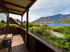 Frankton Views - Queenstown Holiday Home