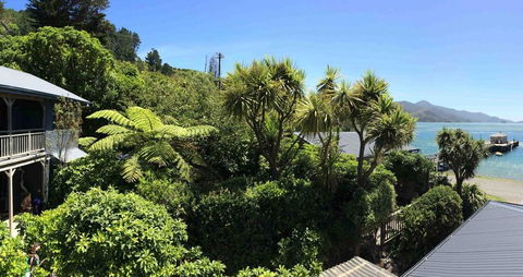 French Pass Beachfront Villas - Accommodation New Zealand 2