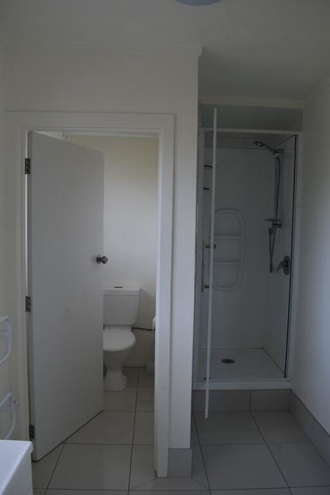 Full Apartment With Parking - Accommodation New Zealand 3