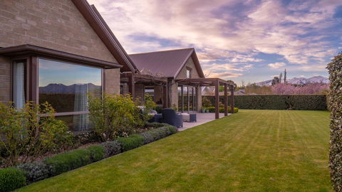 Galloway Terrace - Sleeps 8 - Mountain Views - Spacious & Welcoming - Accommodation New Zealand 3